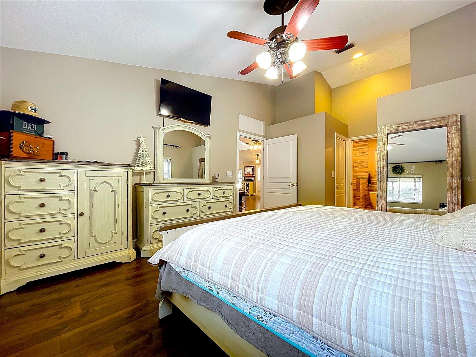 GOLDEN ACRES - Residential