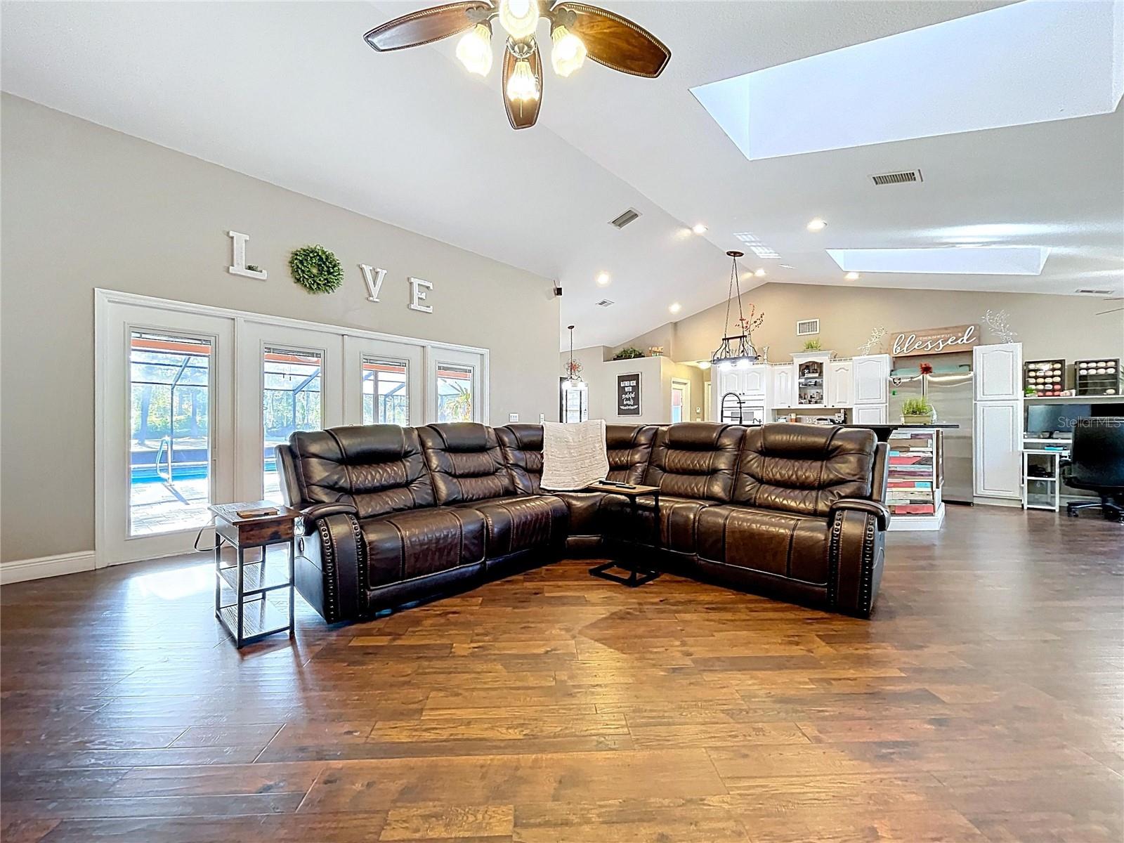 GOLDEN ACRES - Residential