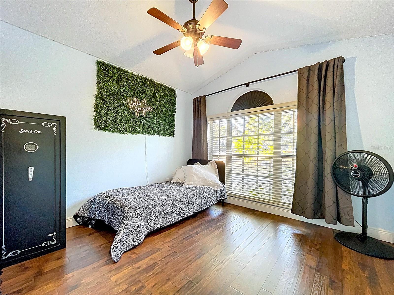 GOLDEN ACRES - Residential