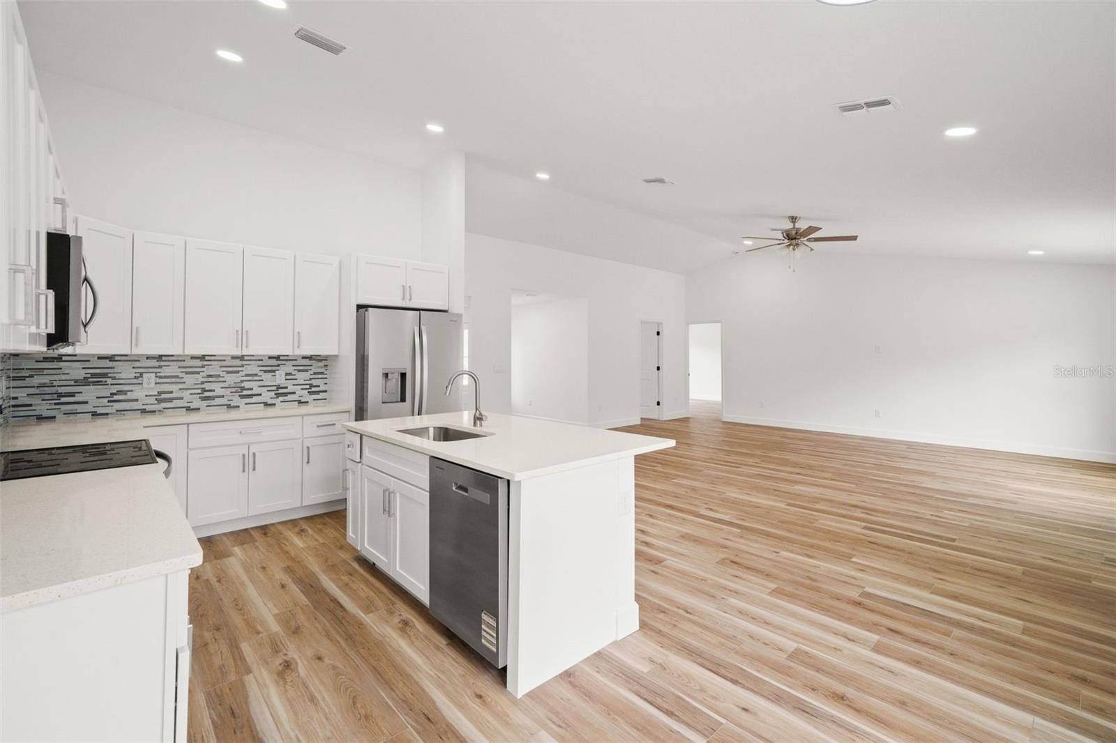 ROYAL HIGHLANDS - Residential