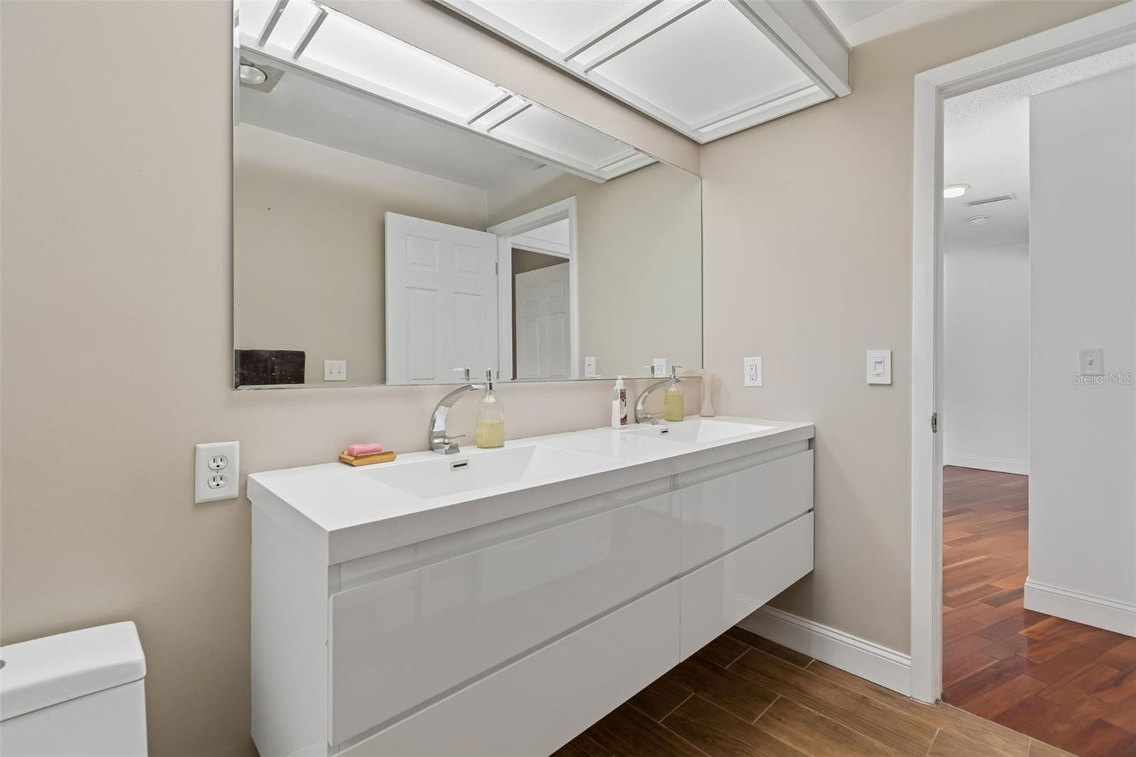 LAKE ELLEN - Residential