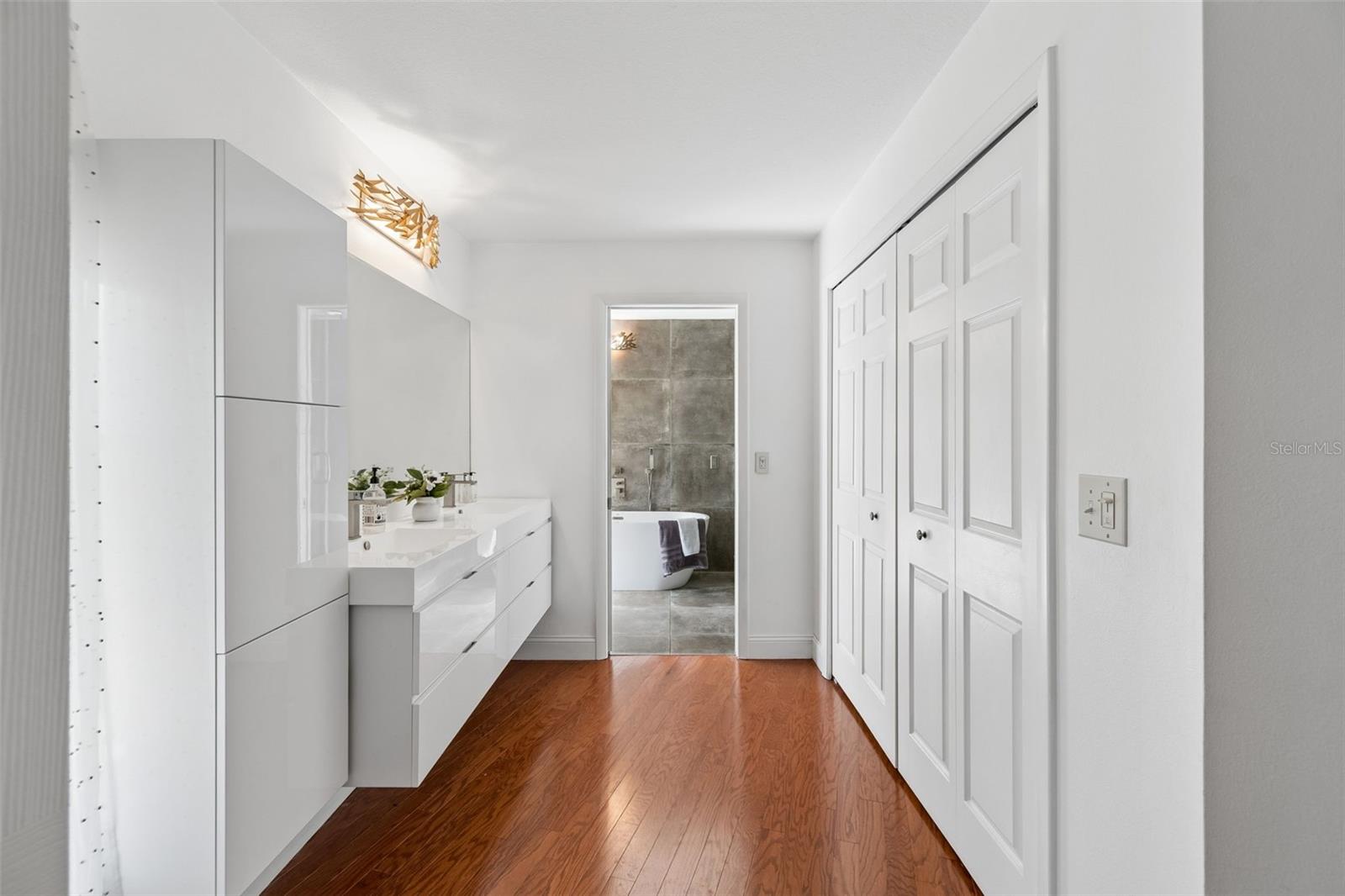 LAKE ELLEN - Residential