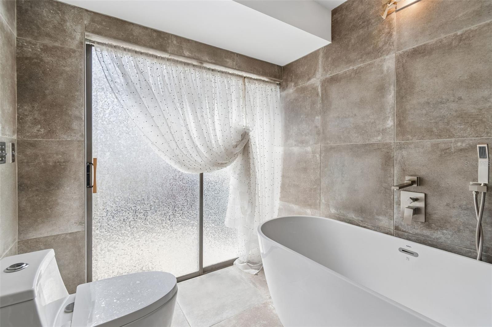 LAKE ELLEN - Residential