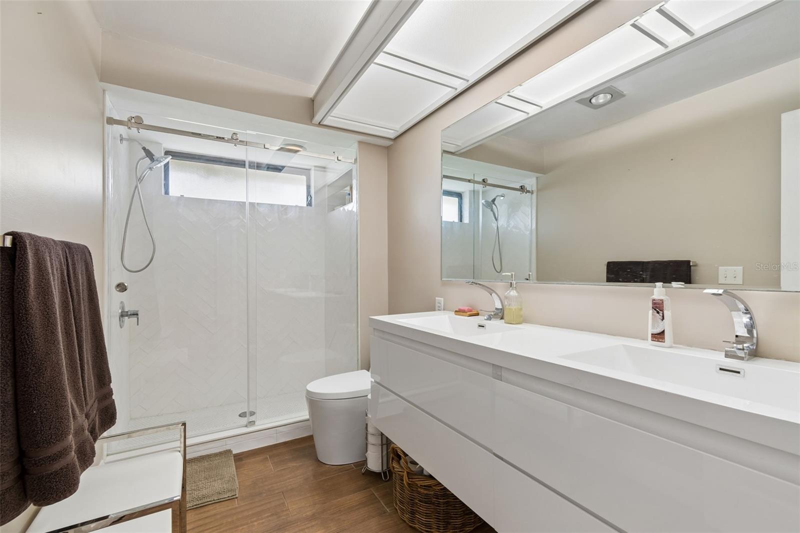 LAKE ELLEN - Residential