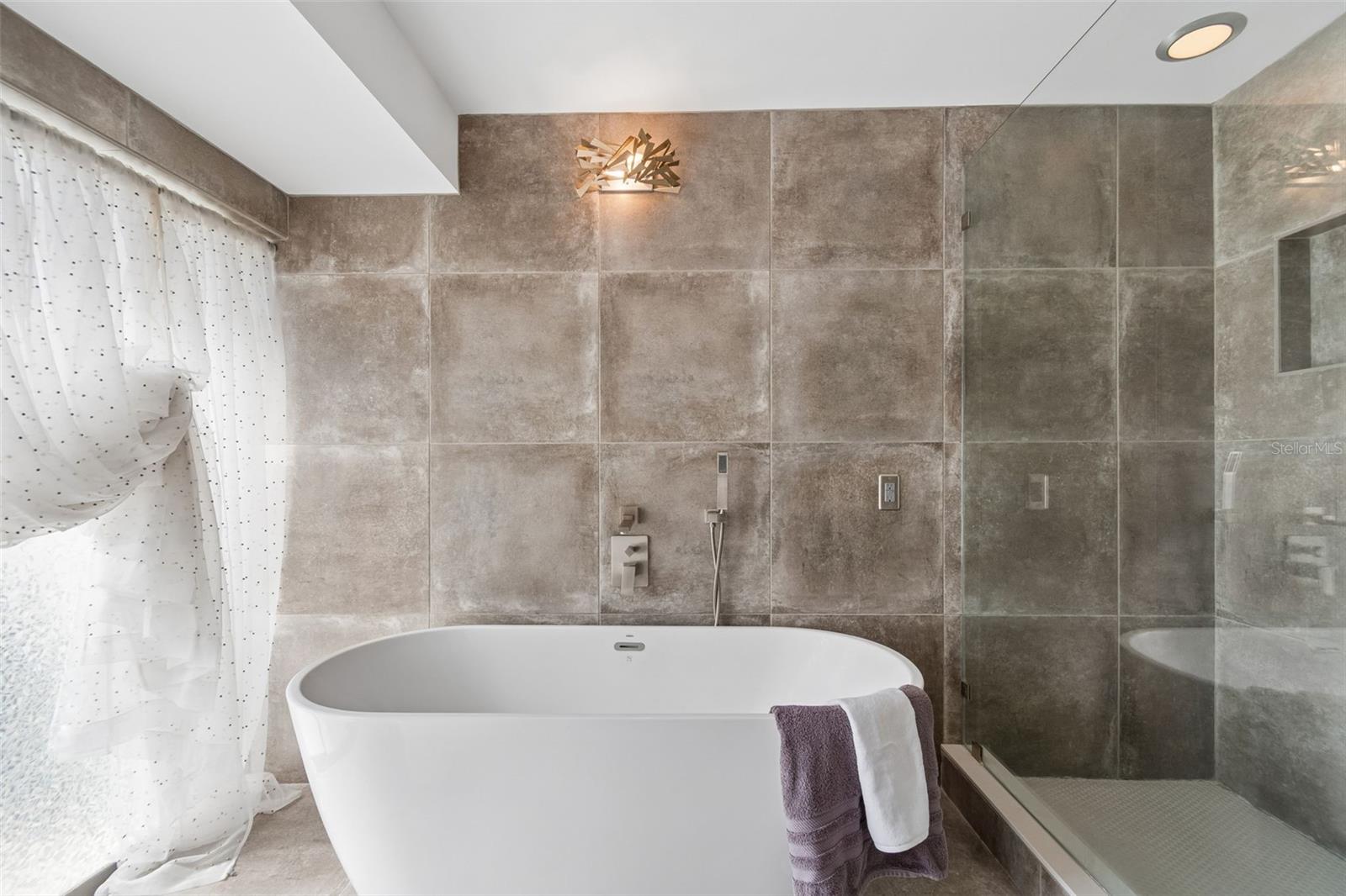 LAKE ELLEN - Residential