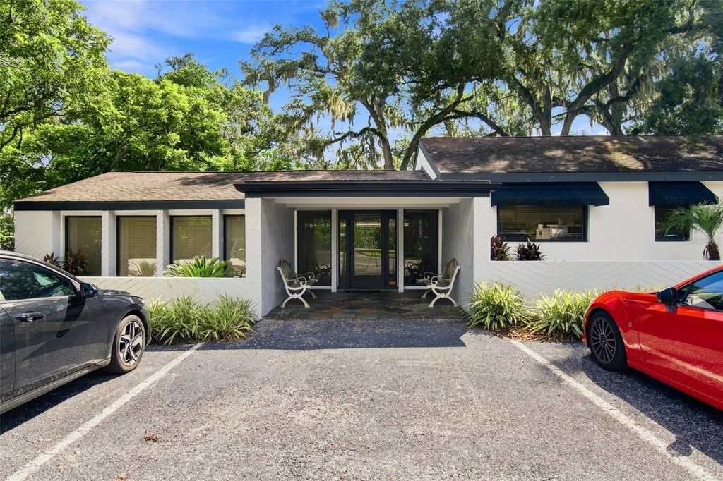 Photo of 223 Lithia Pinecrest Road, Brandon, FL 33511 (MLS # TB8547959)
