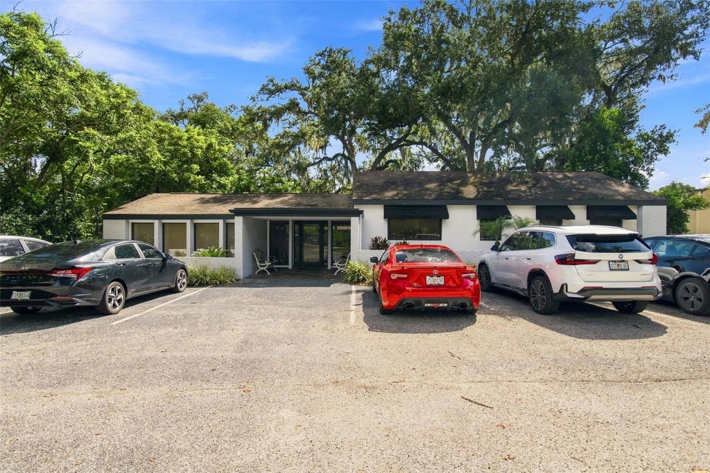 Photo of 223 Lithia Pinecrest Road, Brandon, FL 33511 (MLS # TB8547959)
