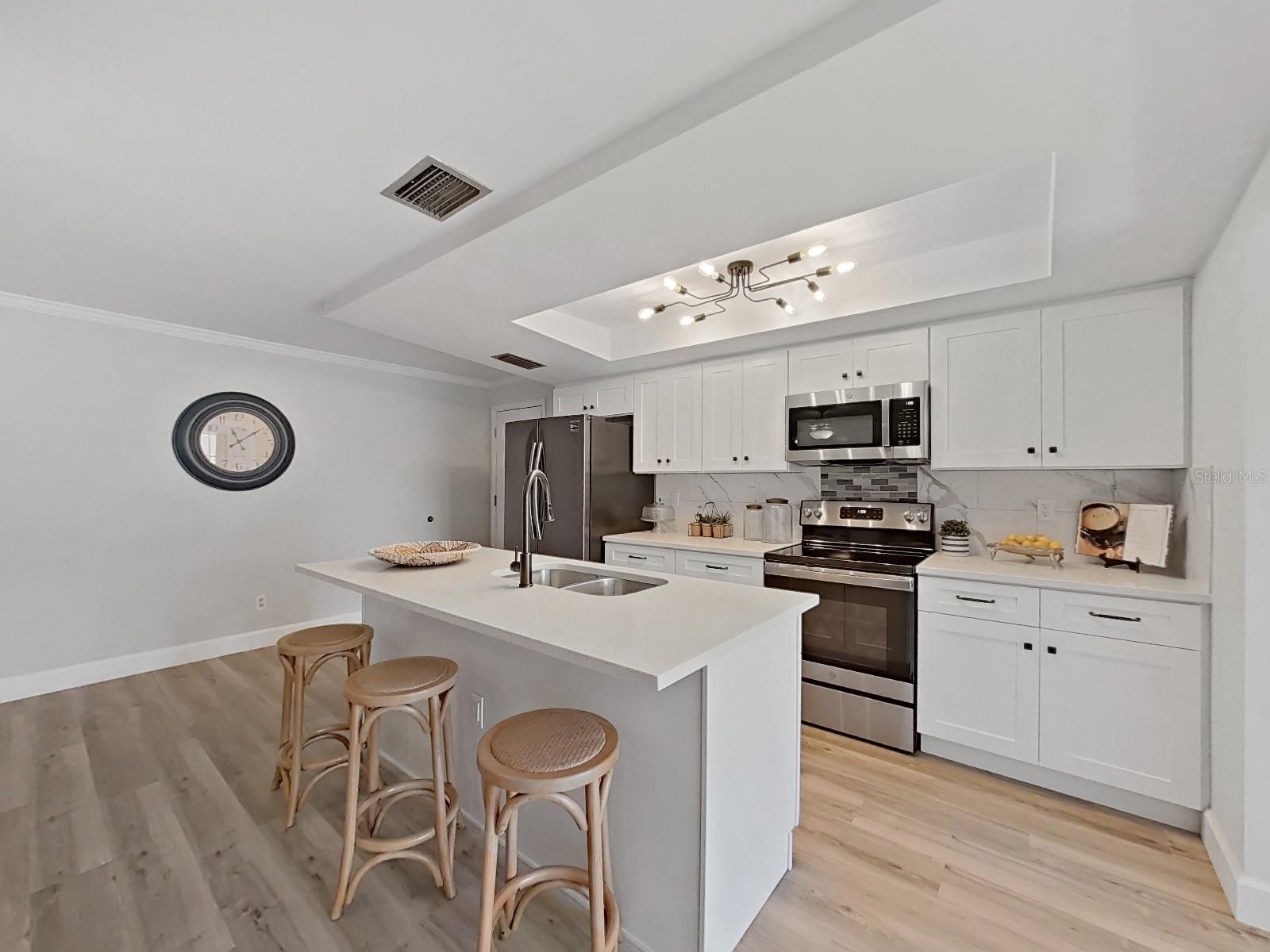 CROSS BAYOU PARK 1ST ADD - Residential Lease