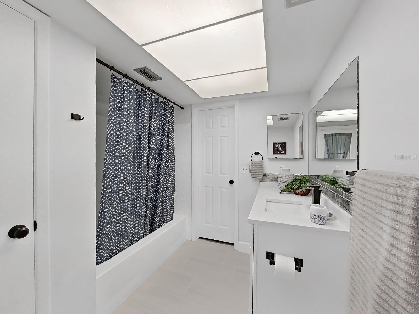 CROSS BAYOU PARK 1ST ADD - Residential Lease