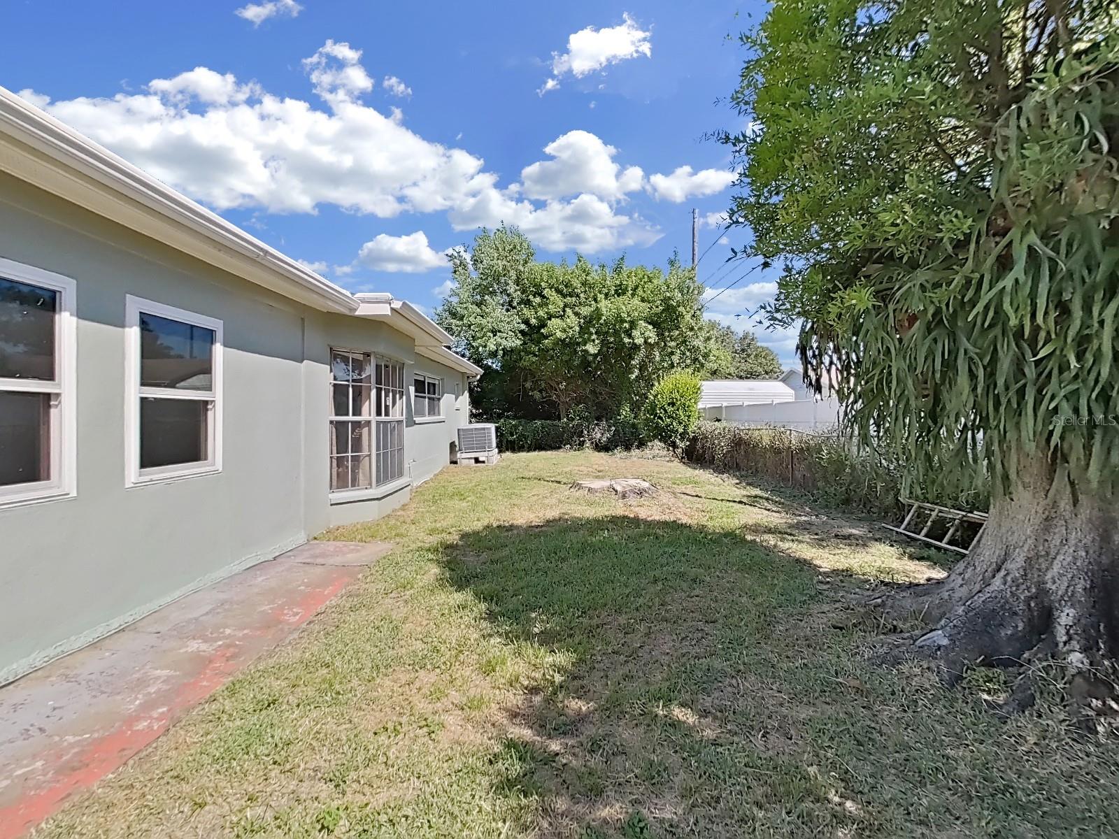 CROSS BAYOU PARK 1ST ADD - Residential Lease