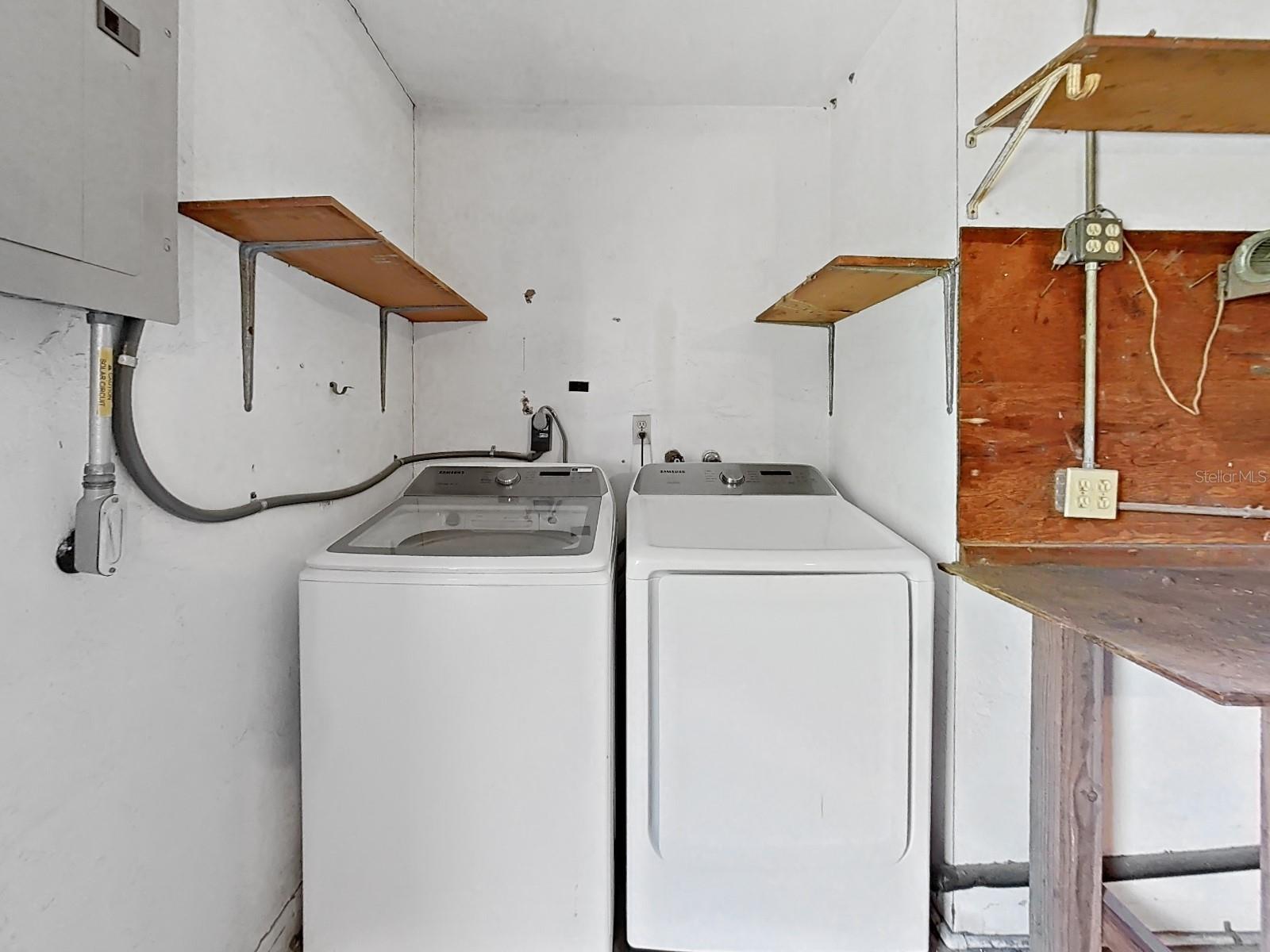 CROSS BAYOU PARK 1ST ADD - Residential Lease