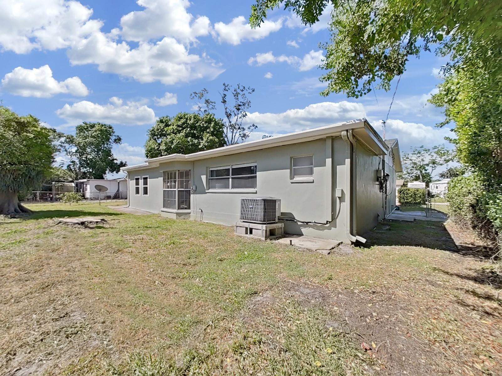 CROSS BAYOU PARK 1ST ADD - Residential Lease