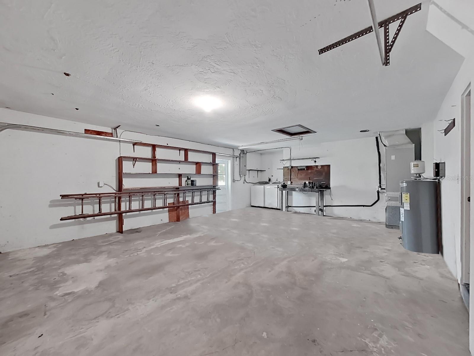 CROSS BAYOU PARK 1ST ADD - Residential Lease