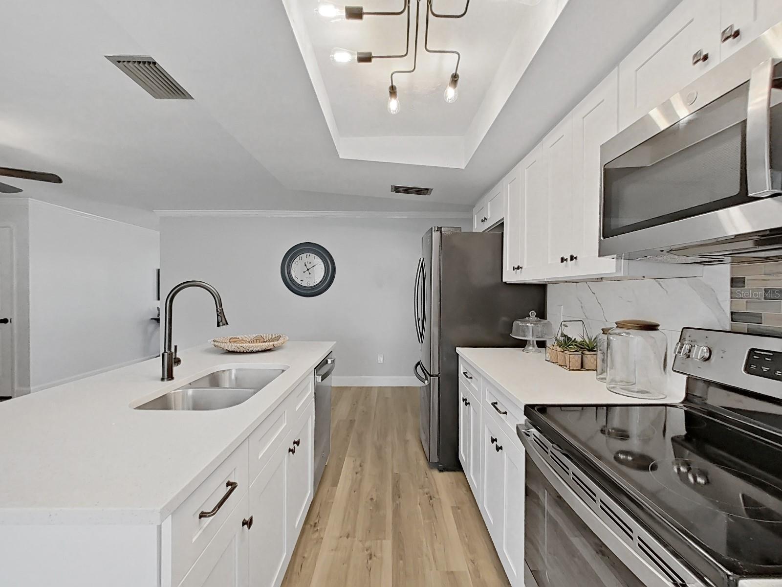 CROSS BAYOU PARK 1ST ADD - Residential Lease