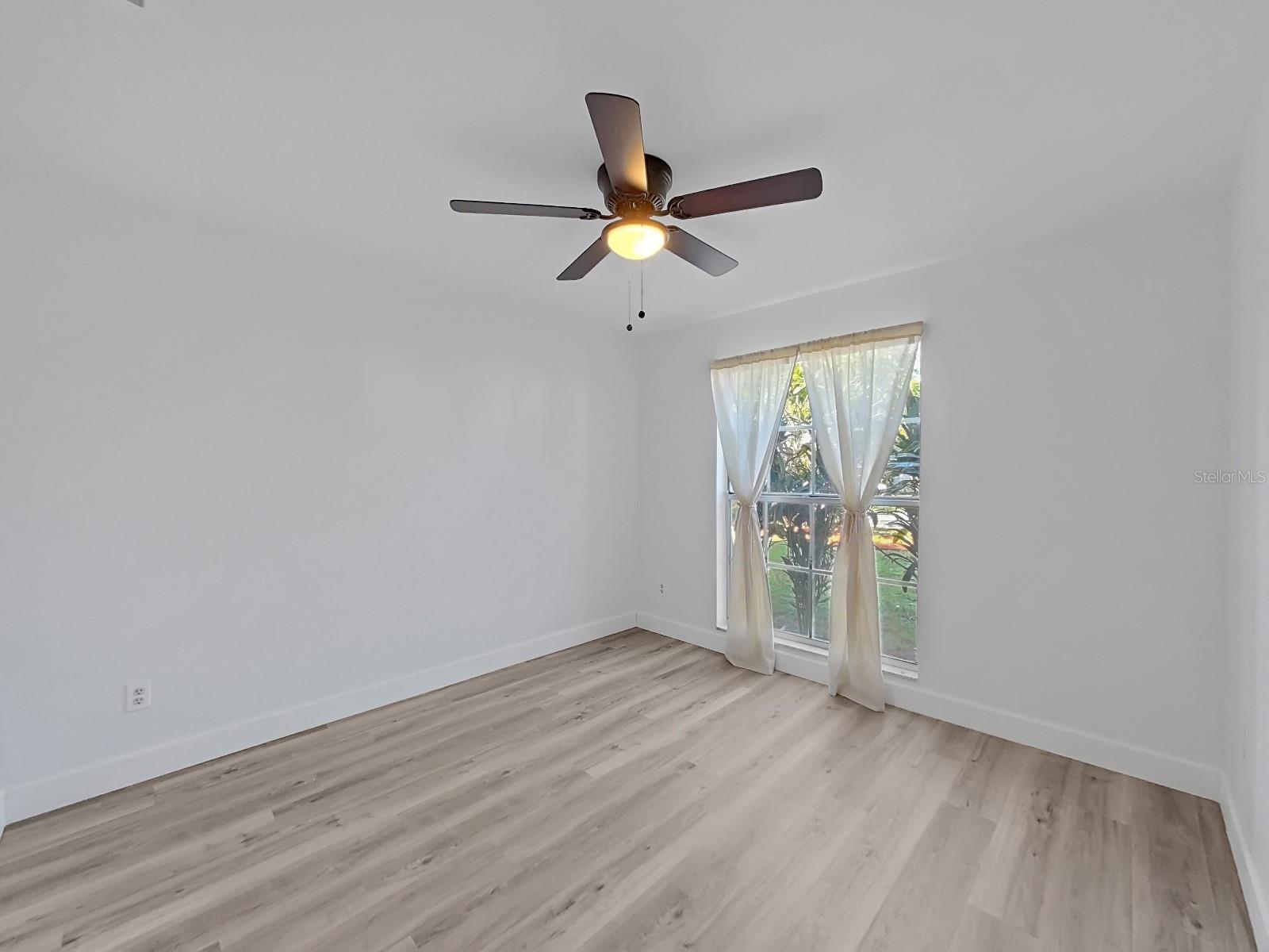 CROSS BAYOU PARK 1ST ADD - Residential Lease