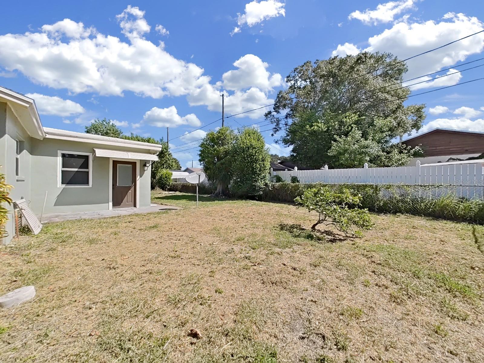 CROSS BAYOU PARK 1ST ADD - Residential Lease