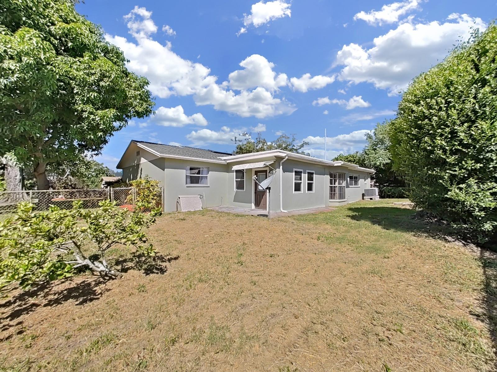 CROSS BAYOU PARK 1ST ADD - Residential Lease