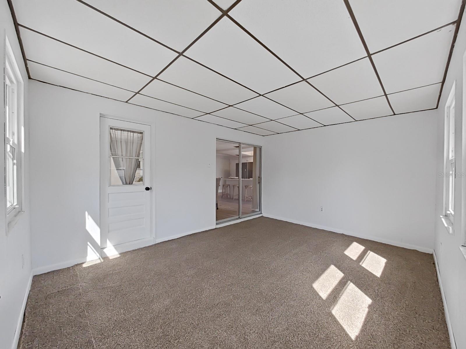 CROSS BAYOU PARK 1ST ADD - Residential Lease