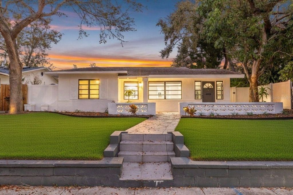 Photo of 181 20th Avenue N, St Petersburg, FL 33704 (MLS # TB8480184)