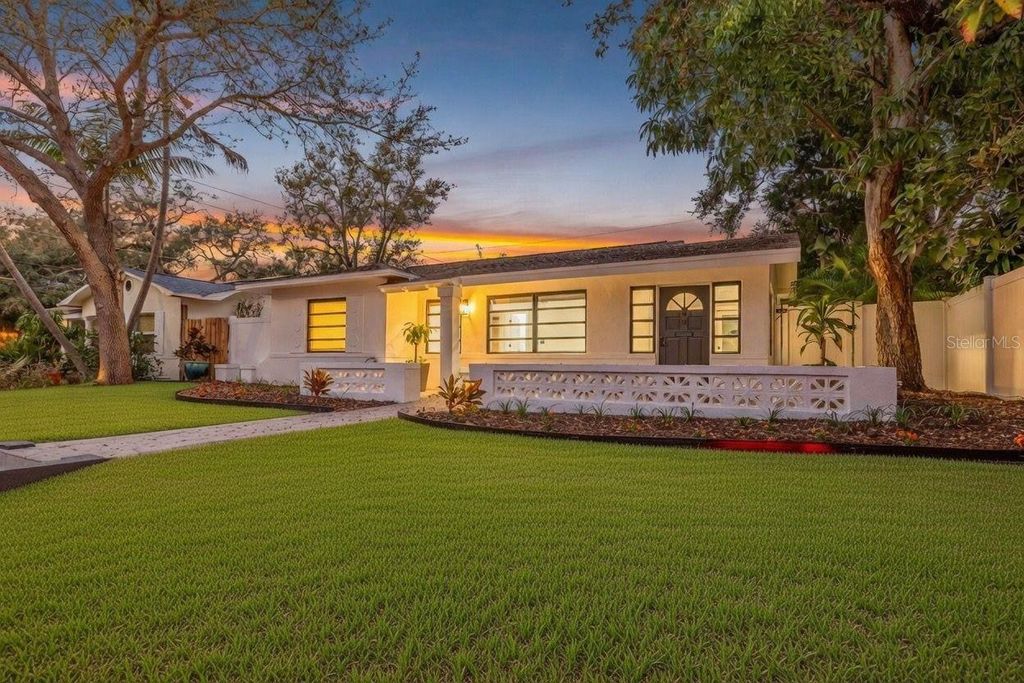 Photo of 181 20th Avenue N, St Petersburg, FL 33704 (MLS # TB8480184)