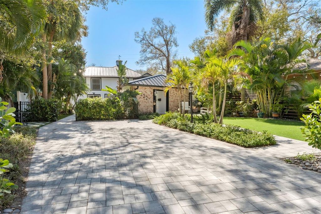 Photo of 222 11th Avenue N, St Petersburg, FL 33701 (MLS # TB8482396)