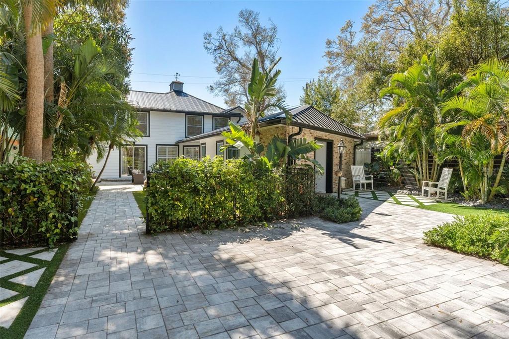 Photo of 222 11th Avenue N, St Petersburg, FL 33701 (MLS # TB8482396)