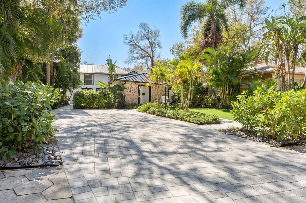 Photo of 222 11th Avenue N, St Petersburg, FL 33701 (MLS # TB8482396)