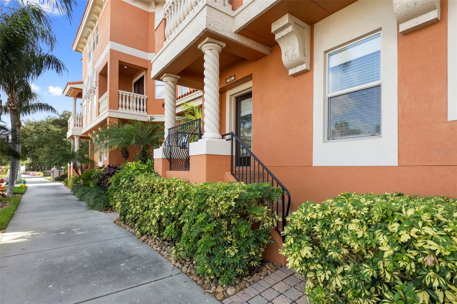905 VILLA VENICIA WAY