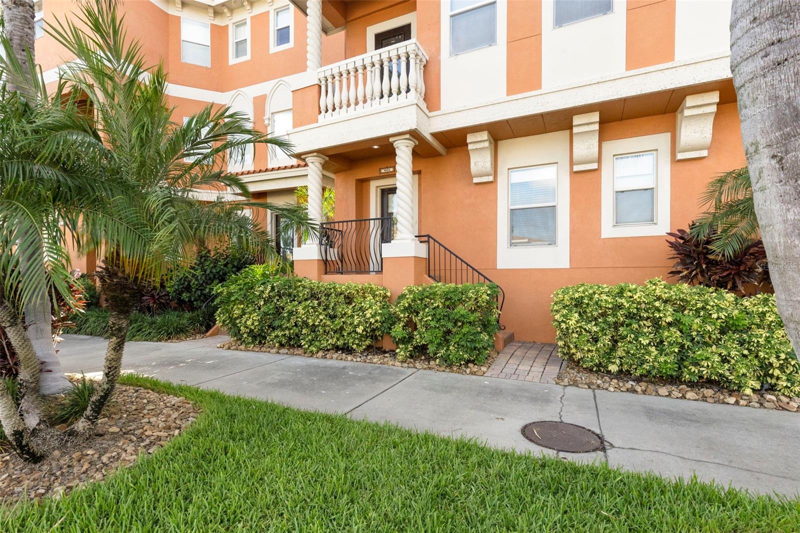 905 VILLA VENICIA WAY