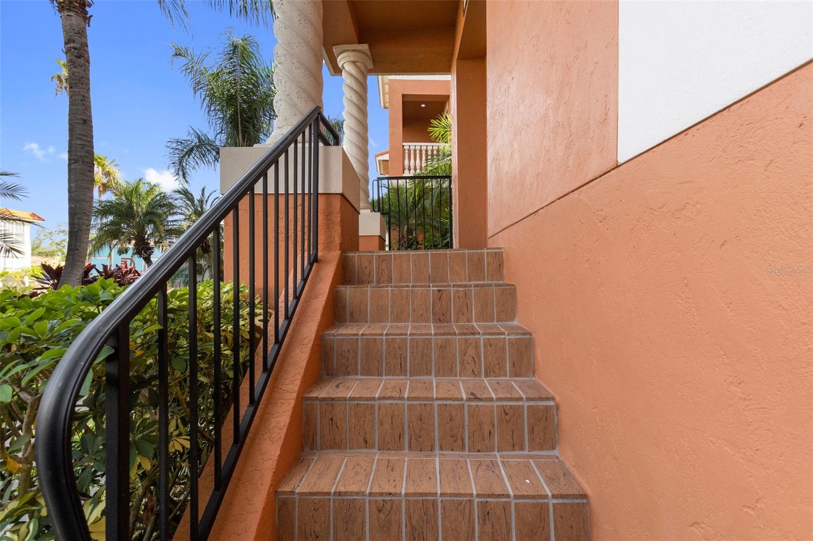 905 VILLA VENICIA WAY