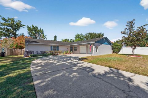 Photo of 612 Green Cove Drive, Brandon, FL 33510 (MLS # TB8444654)