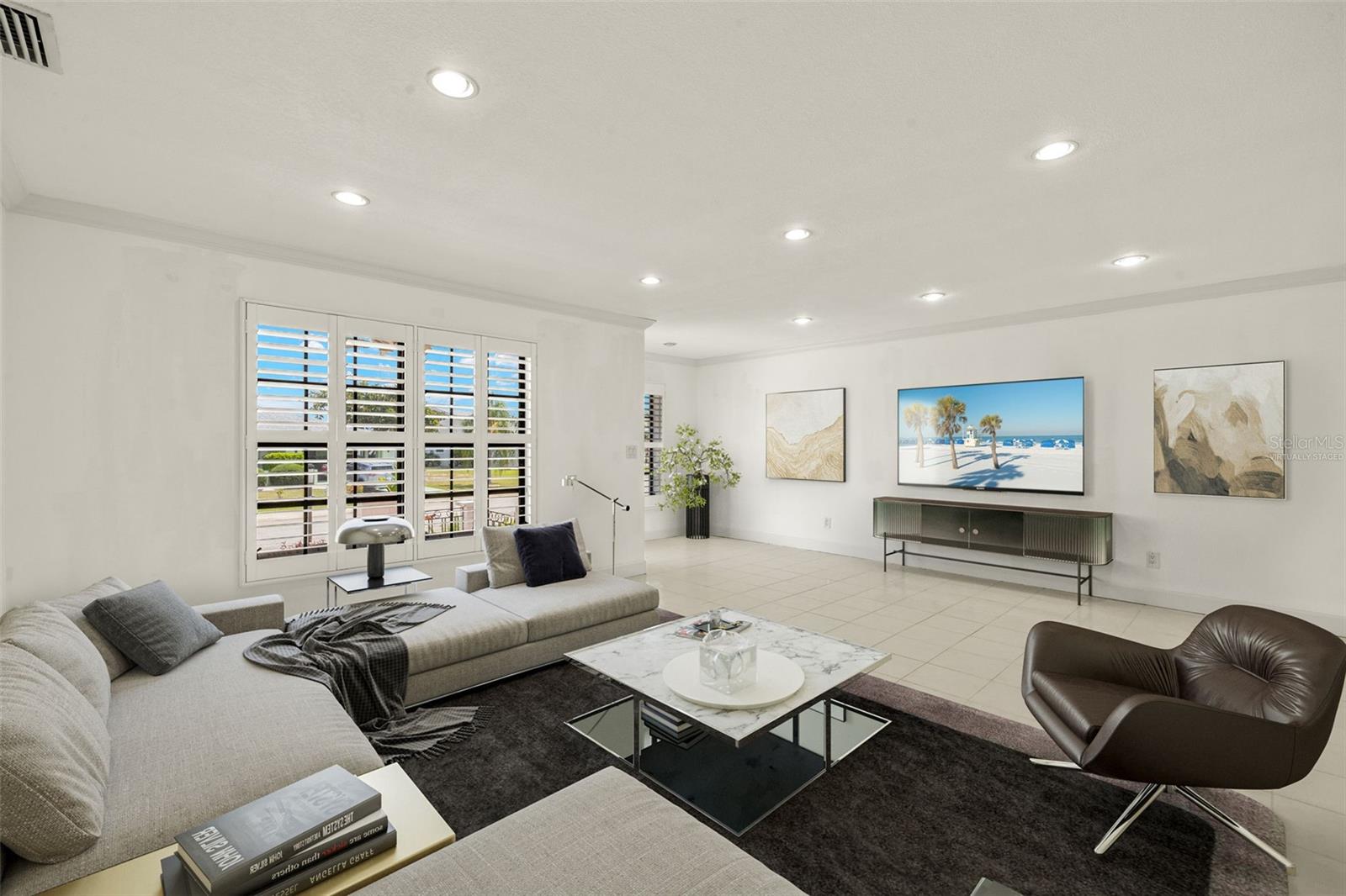 386 CLUB MANOR DRIVE