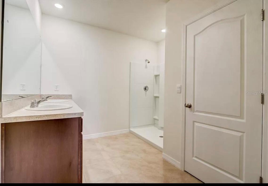 EDEN HILLS - Residential Lease