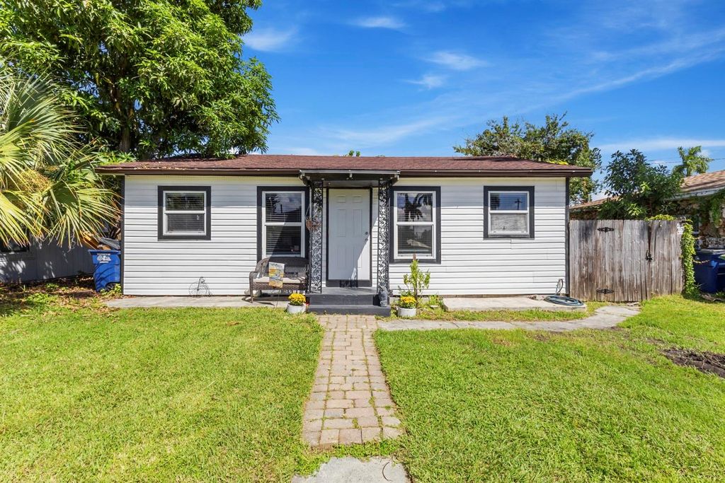 Photo of 26 Cypress Street, North Fort Myers, FL 33903 (MLS # C7515948)