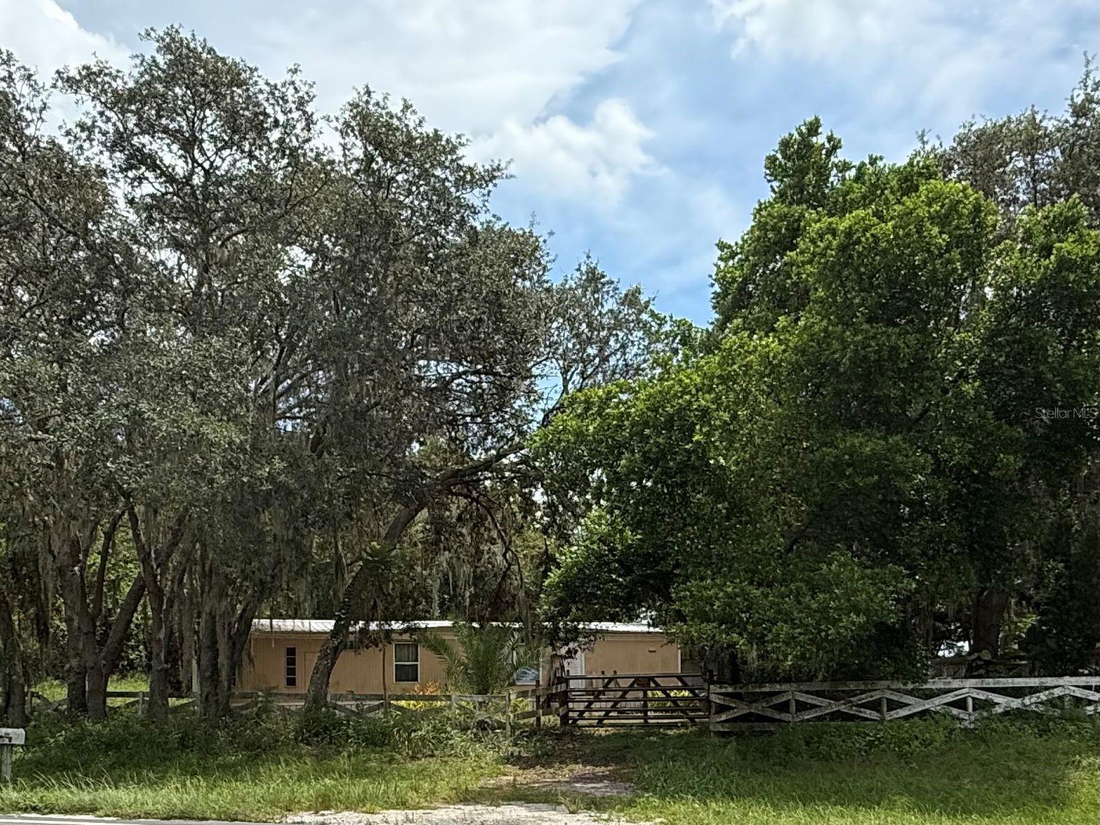 3/2 Single wide on 1/4 of an acre.
