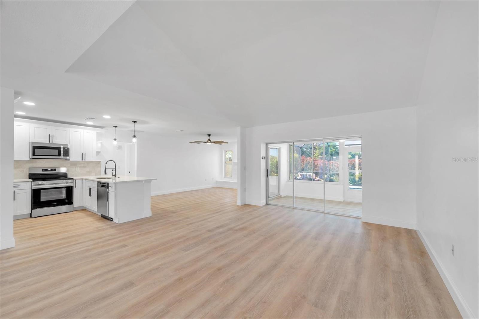 VILLAGE GREEN OF BRADENTON - Residential