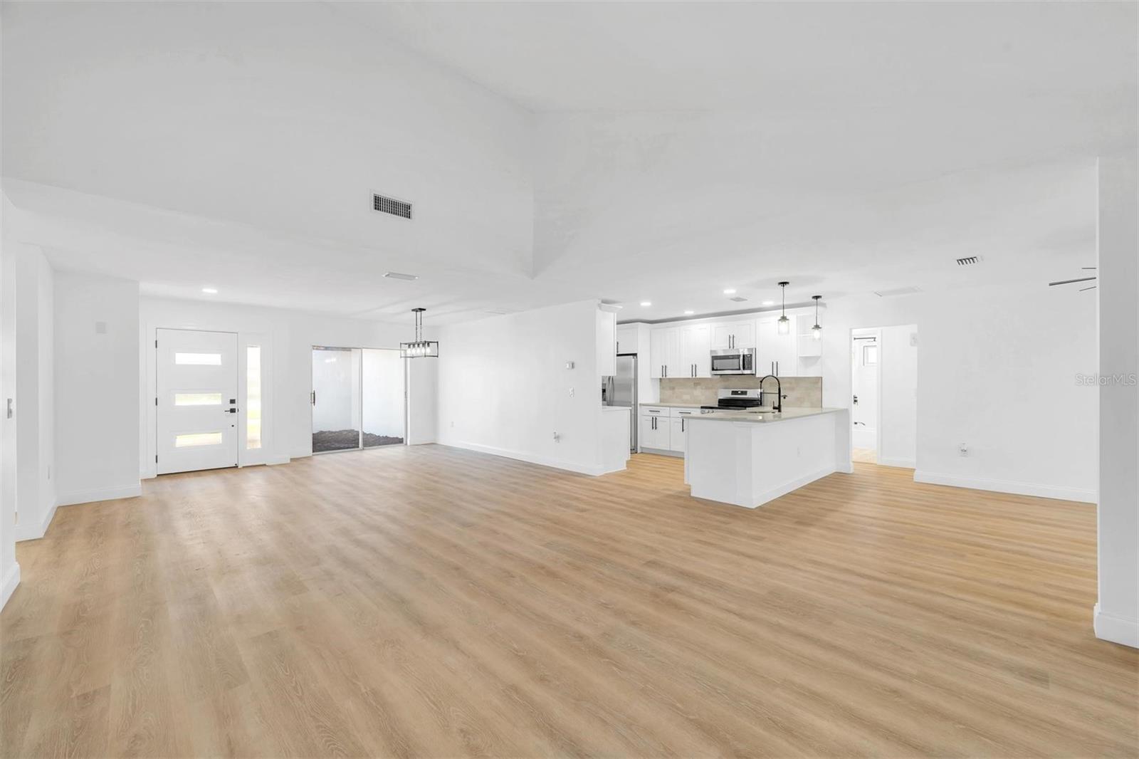 VILLAGE GREEN OF BRADENTON - Residential