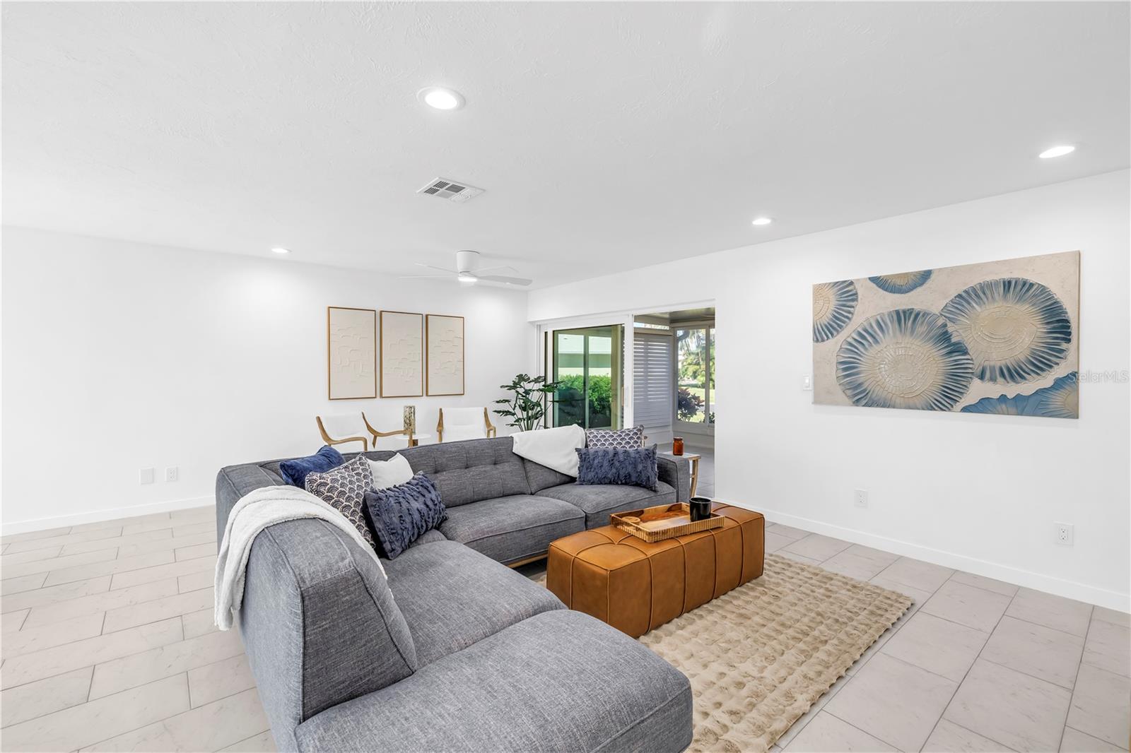 WHISPERING SANDS SEC 5 - Residential Lease