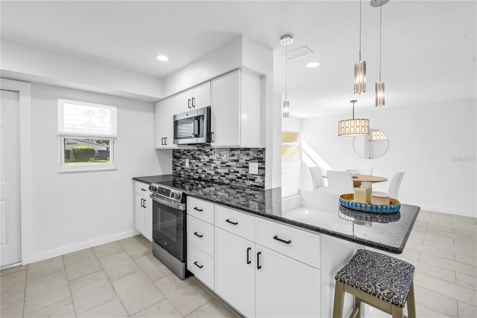 WHISPERING SANDS SEC 5 - Residential Lease