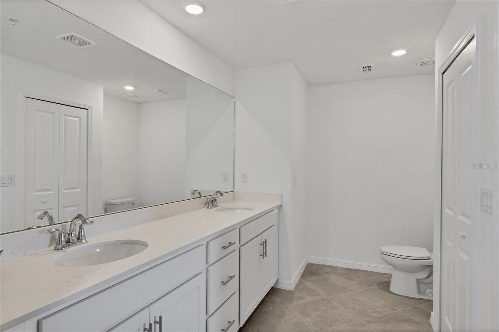 WELLEN PARK GOLF & COUNTRY CLUB - Residential Lease