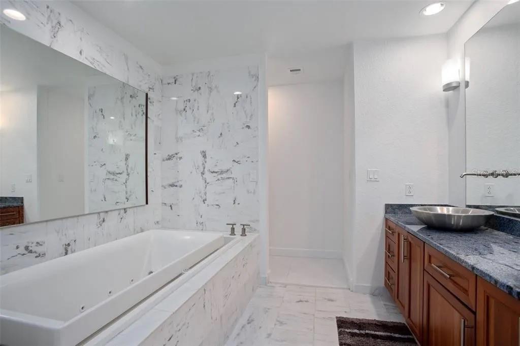 VUE/LK EOLA - Residential Lease