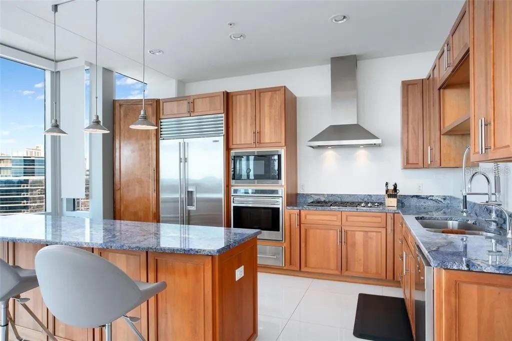 VUE/LK EOLA - Residential Lease