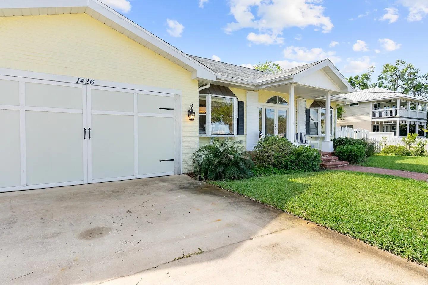 1426 RIVERSIDE DRIVE