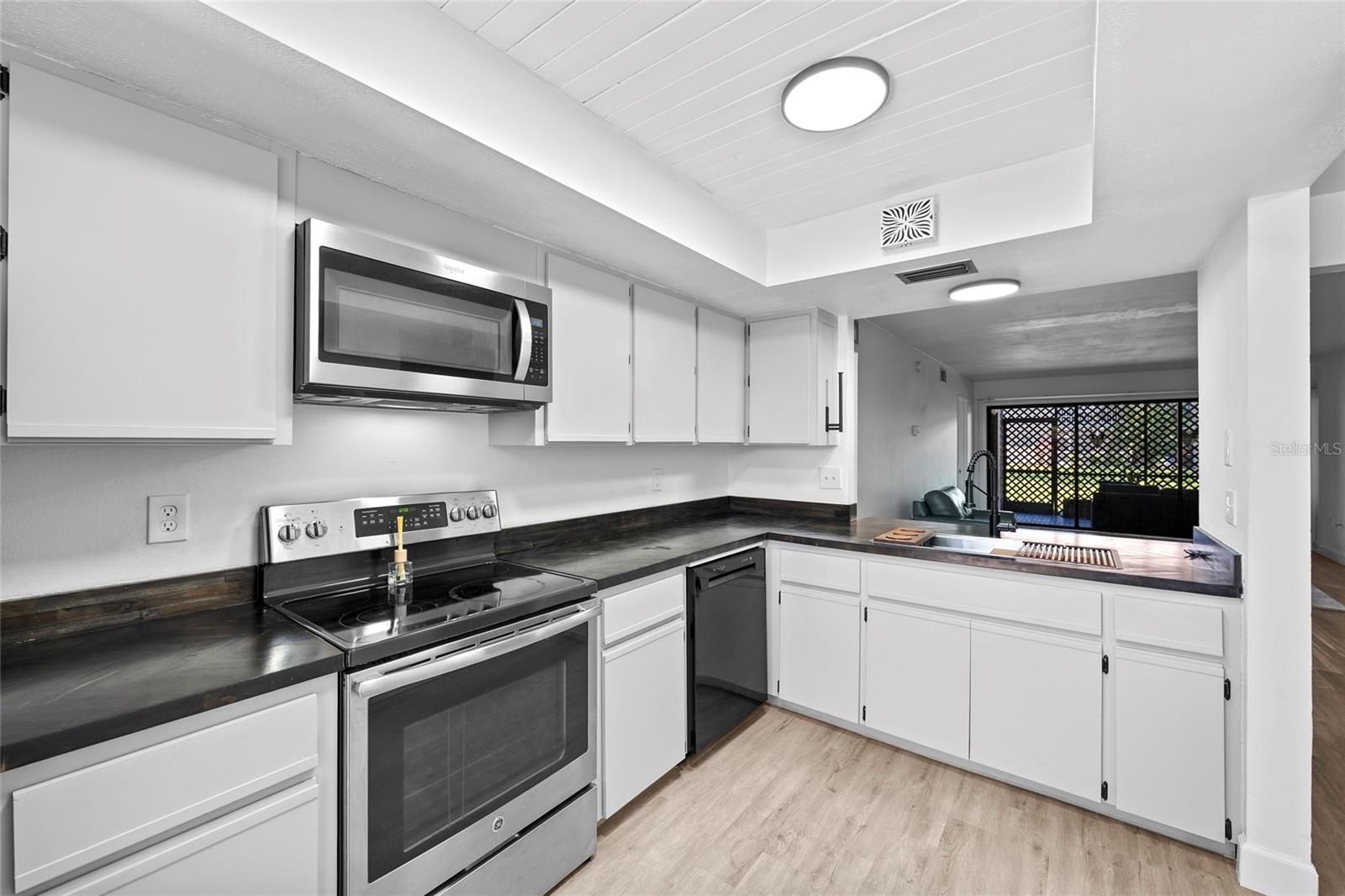 5785 SUMMER SIDE LANE 4A