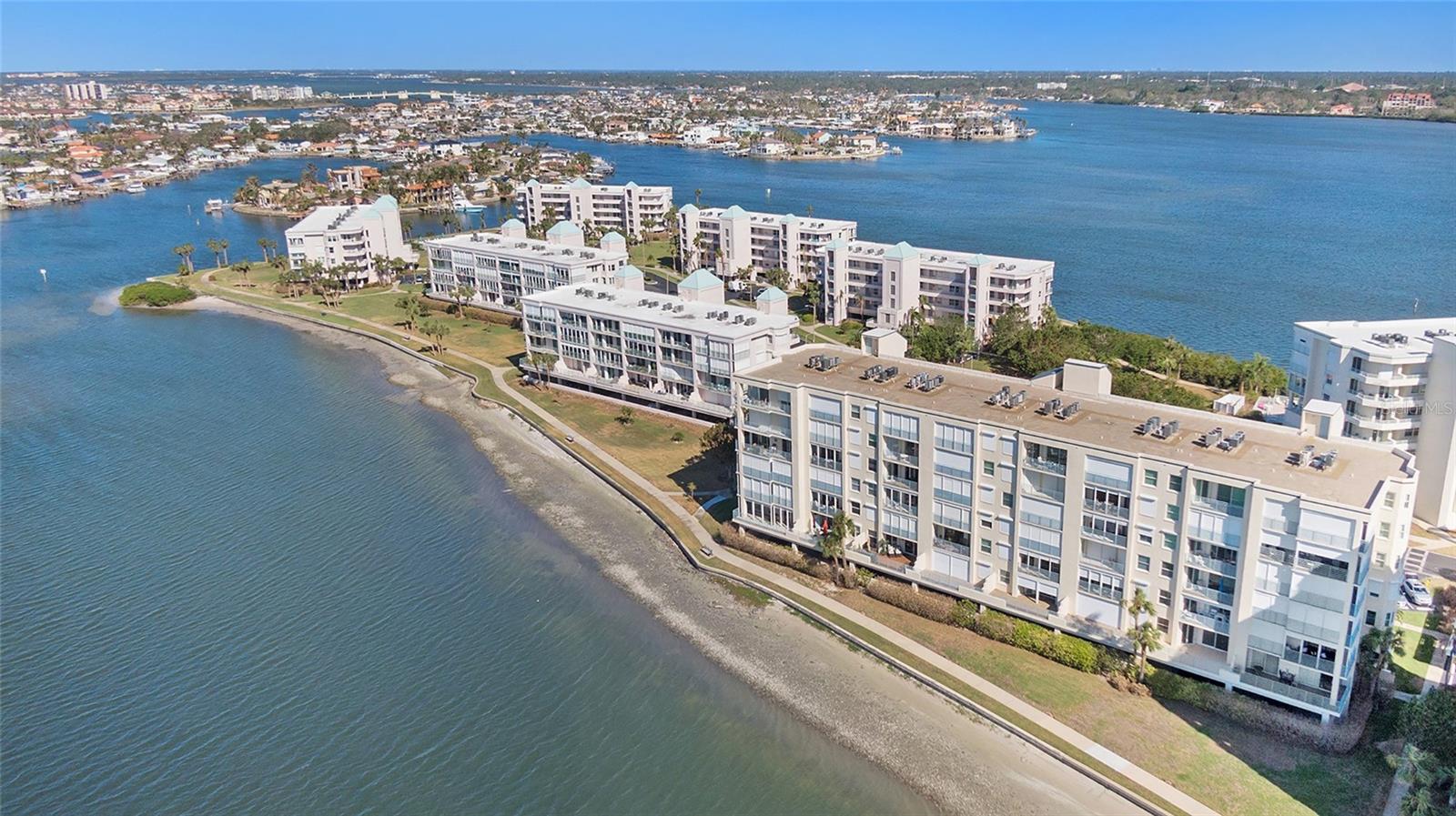 BEACHWALKER AT HARBOURSIDE CONDO - Residential