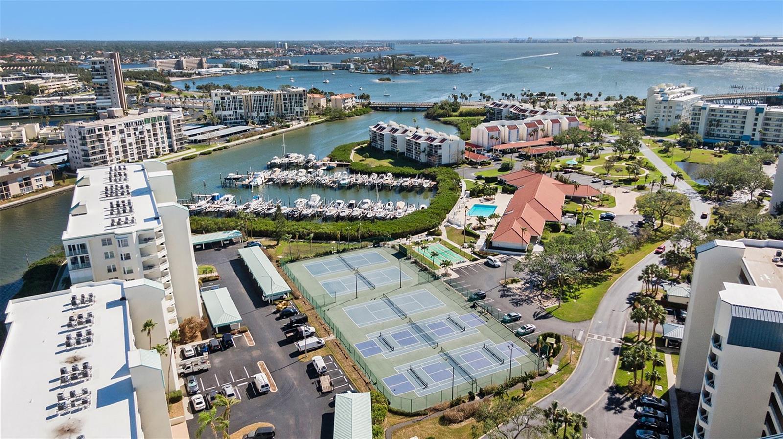 BEACHWALKER AT HARBOURSIDE CONDO - Residential