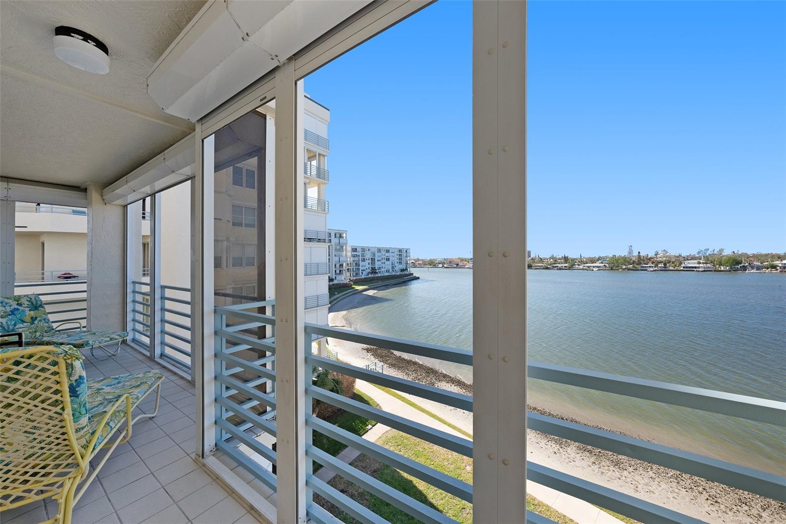 BEACHWALKER AT HARBOURSIDE CONDO - Residential