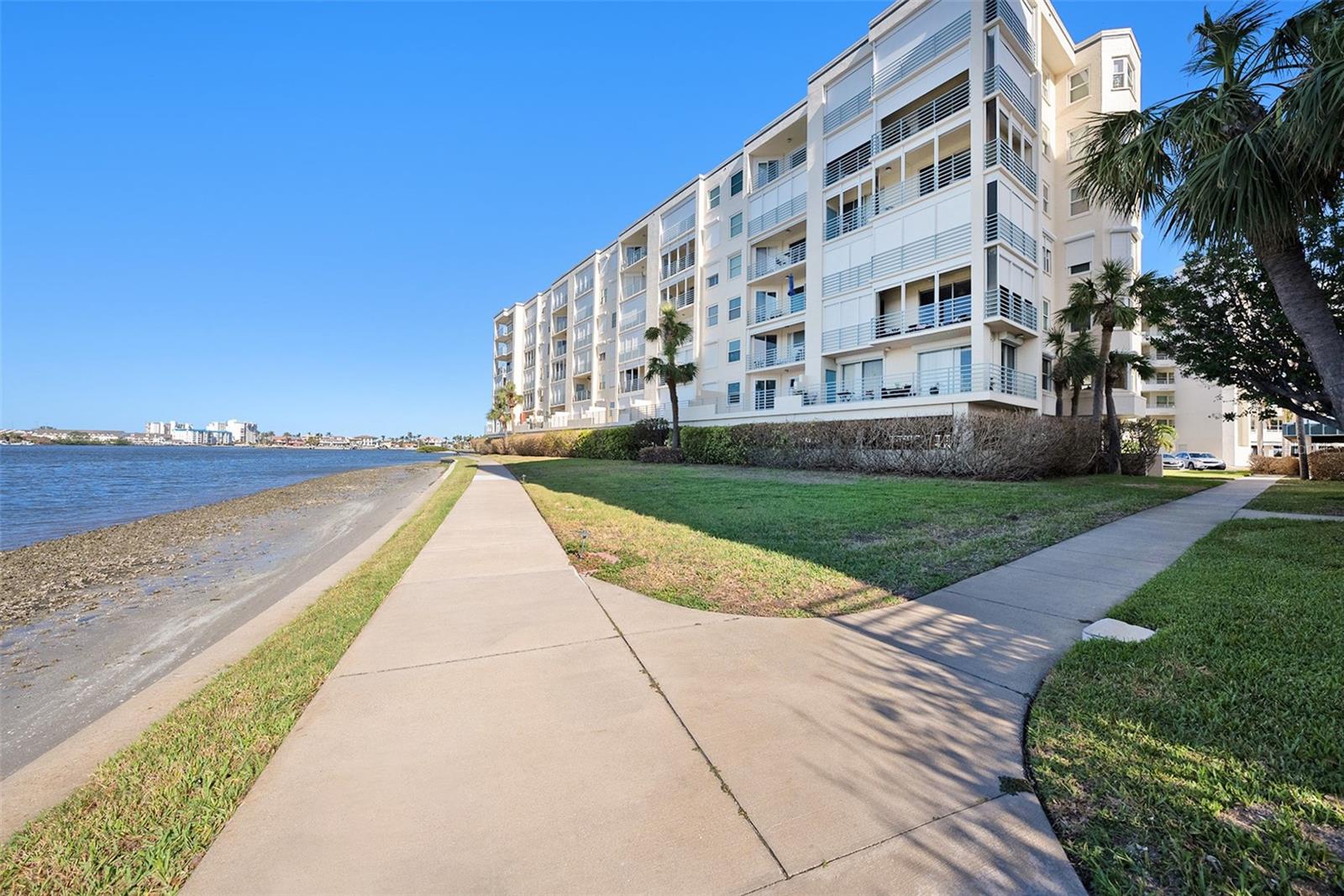 BEACHWALKER AT HARBOURSIDE CONDO - Residential