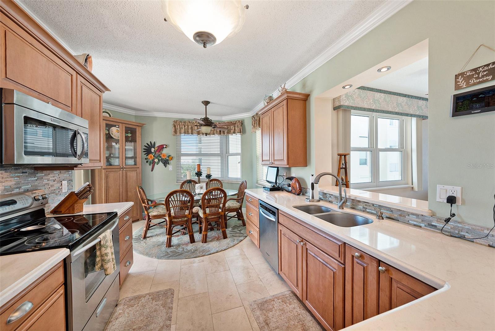 BEACHWALKER AT HARBOURSIDE CONDO - Residential