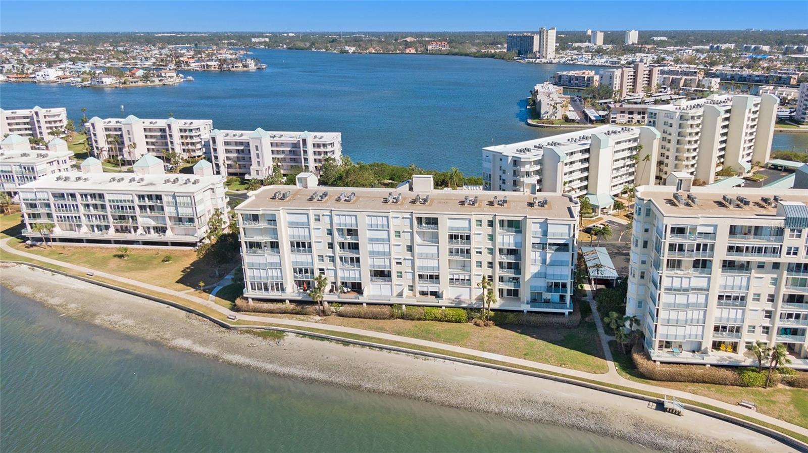 BEACHWALKER AT HARBOURSIDE CONDO - Residential